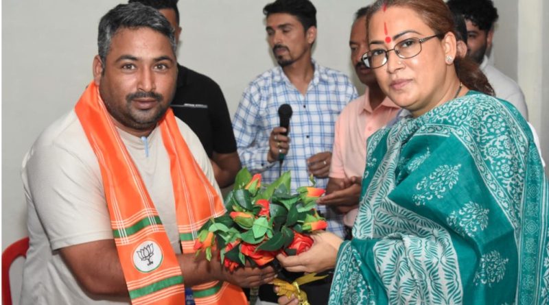 कैबिनेट मंत्री रेखा आर्या ने युवा संवाद कार्यक्रम में युवाओं से किया सीधा संवाद