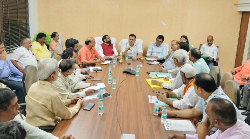 सफाई कर्मचारियों की समस्याओं के समाधान को लेकर बैठक, वेतन वृद्धि और स्वास्थ्य सुविधाओं पर जोर