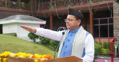 सीएम आवास पर गूंजा ‘वंदे मातरम्’: मुख्यमंत्री पुष्कर सिंह धामी ने फहराया तिरंगा, दिलाई राष्ट्रीय एकता की शपथ