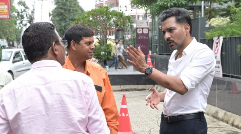 सीमाद्वार में जलभराव पर डीएम सख्त: 24 घंटे में सफाई और निकासी के निर्देश; न्यूकैंट रोड पर अवैध पार्किंग पर चला चाबुक