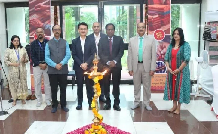हथकरघा दिवस पर नाबार्ड की अनूठी पहल: मुंबई में सजी देश की 15 प्रसिद्ध हथकरघा धरोहरों की भव्य प्रदर्शनी