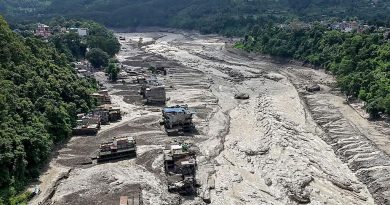 नेपाल में भीषण फ्लैश फ्लड के बाद बाढ़ और मलबे से तबाह हुआ प्रभावित क्षेत्र