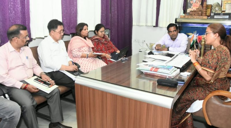 नई दिल्ली में आयोजित होने जा रहे विभागीय सम्मेलन की तैयारियों को लेकर मंत्री रेखा आर्या ने की बैठक